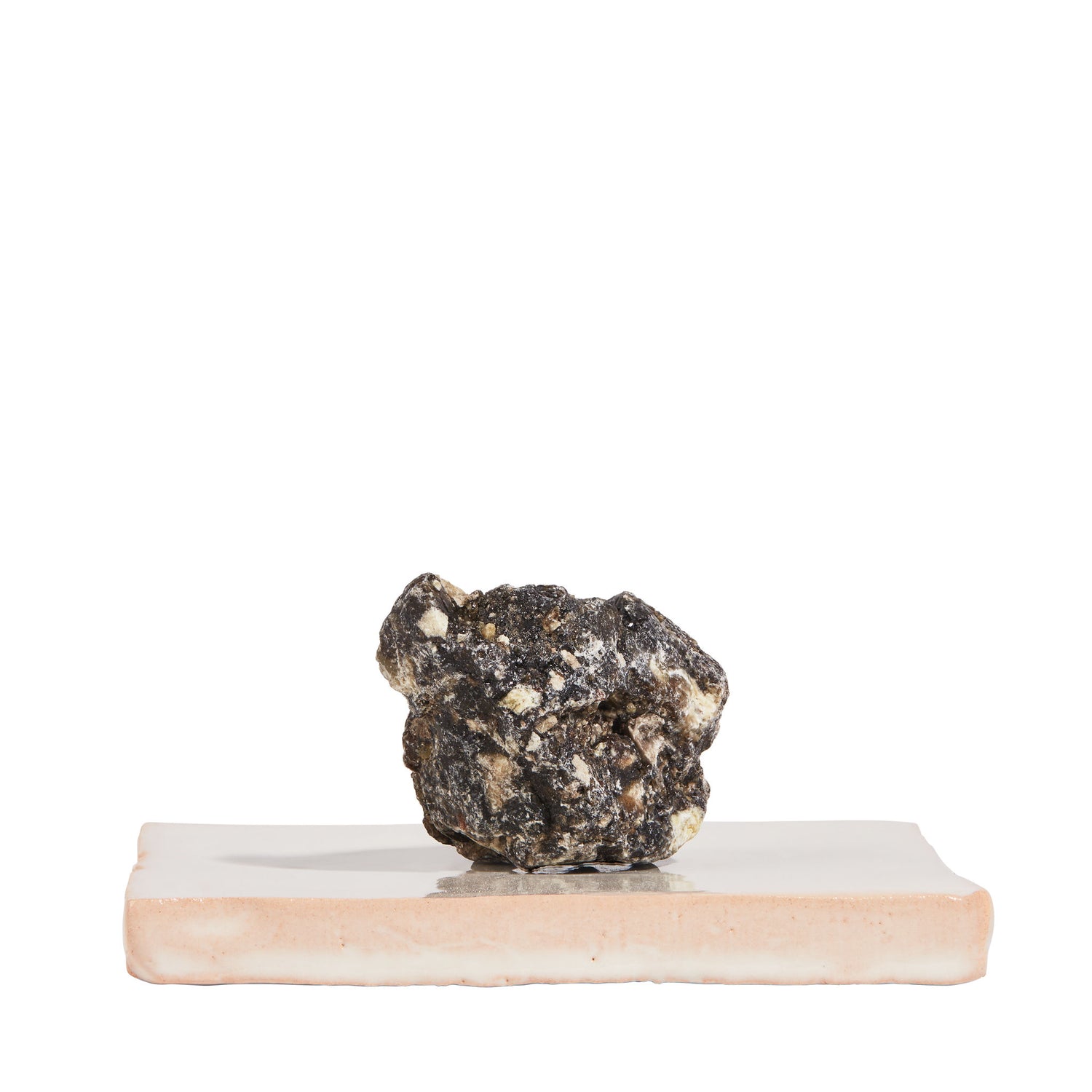 Lifestyle image of Costa Brazil Aromatic Oleoresin With Ceramic Tray