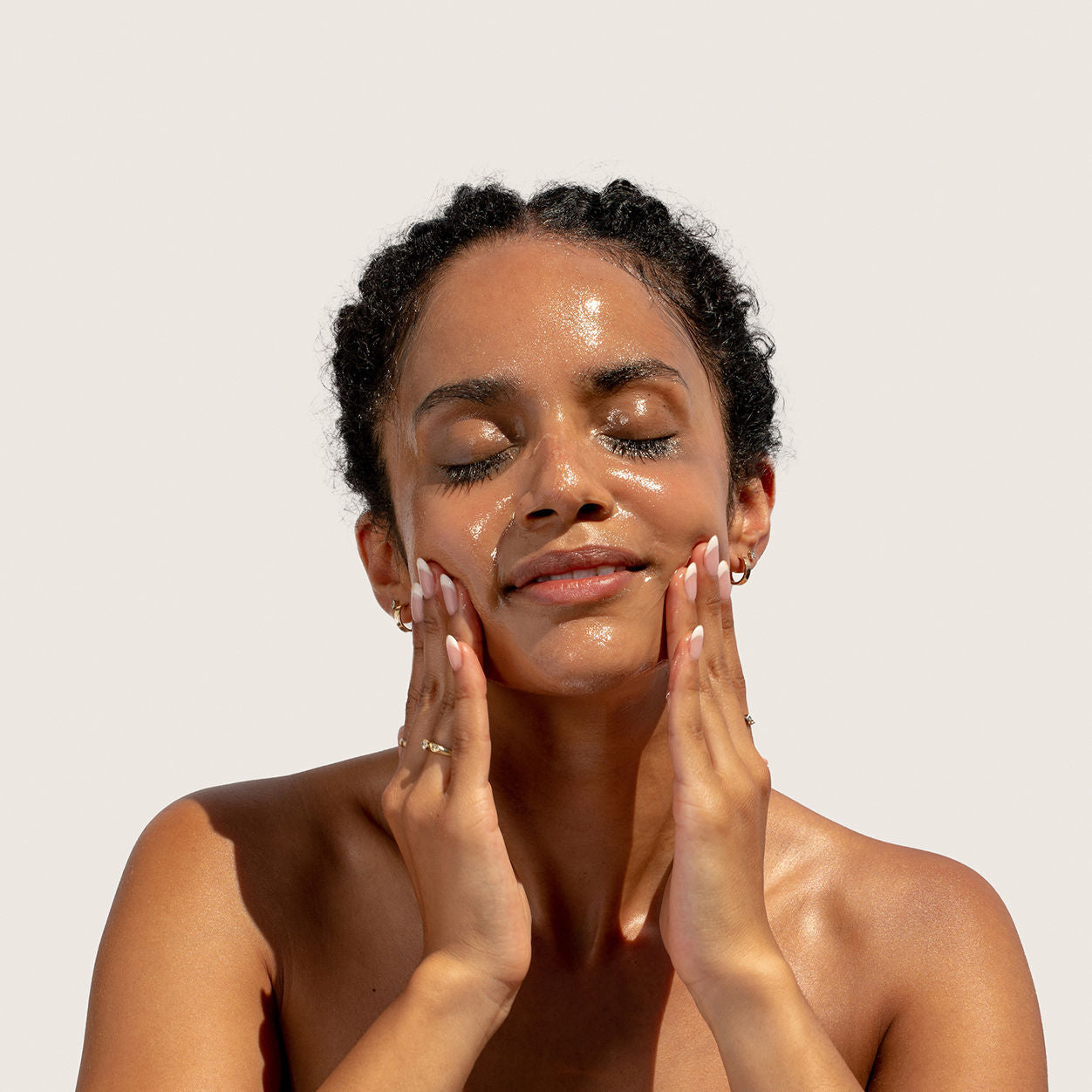 Model image of Bloomeffects Royal Tulip Cleansing Jelly