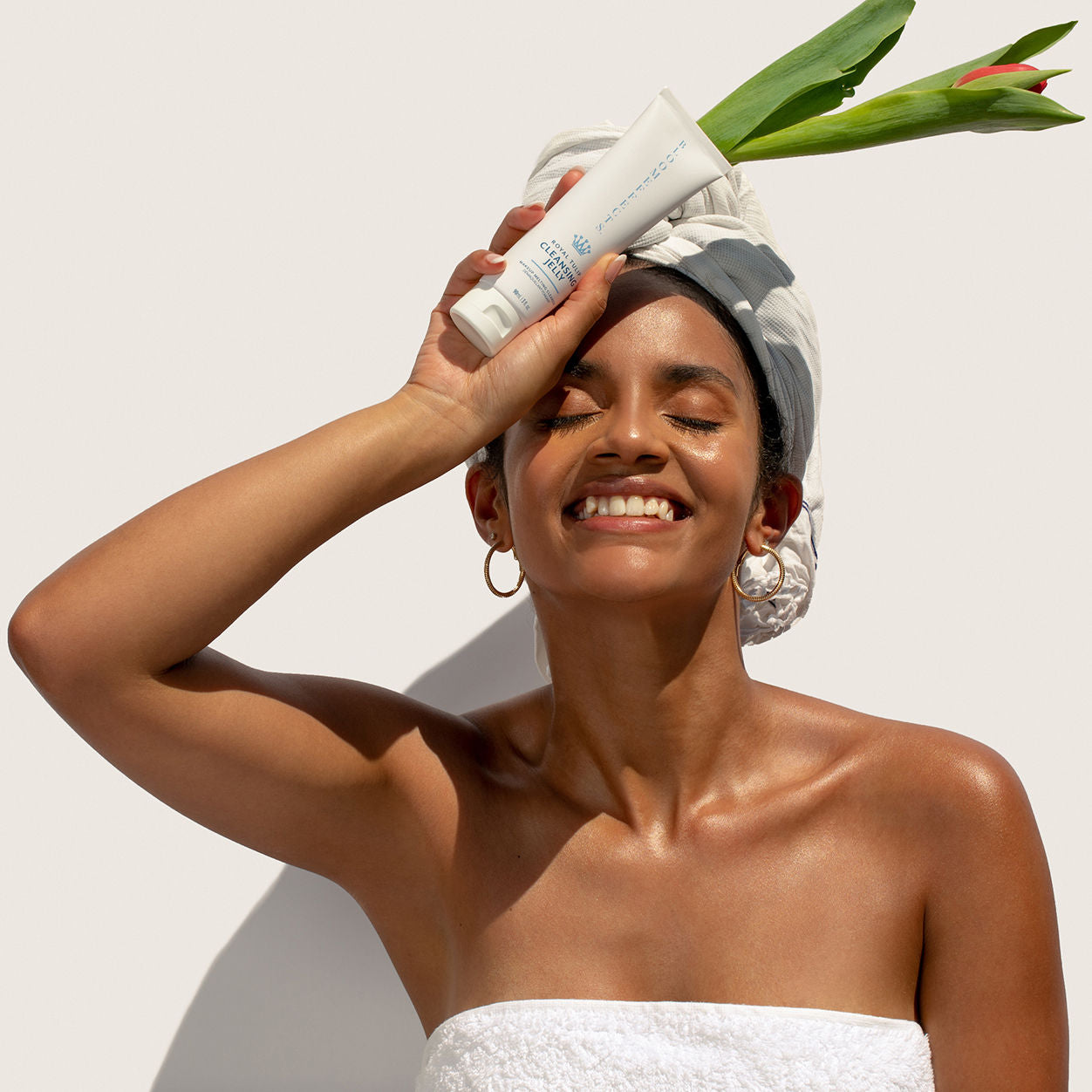 Model image of Bloomeffects Royal Tulip Cleansing Jelly