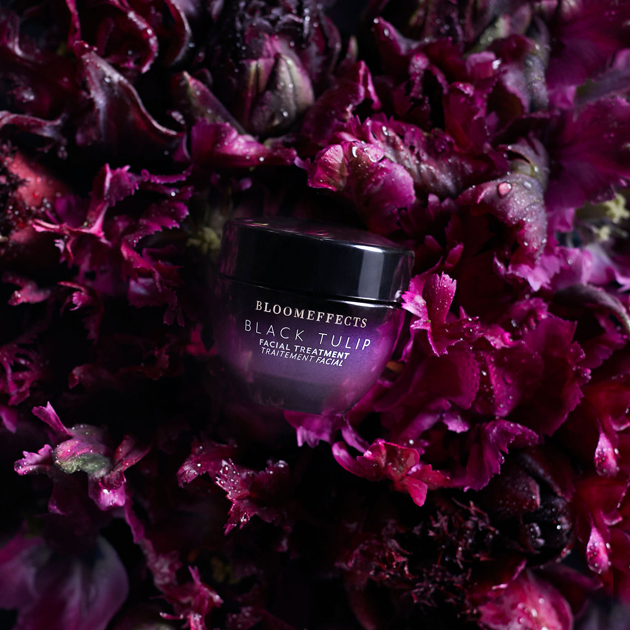 Model image of Bloomeffects Black Tulip Facial Treatment