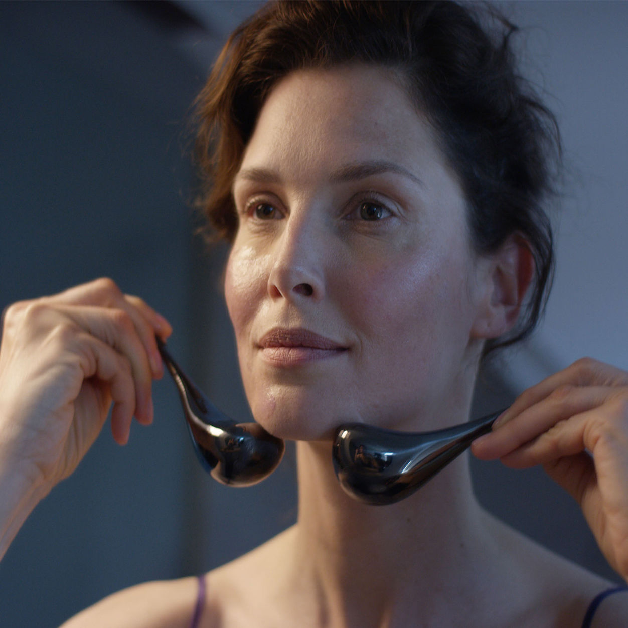 Model image of Bloomeffects Black Tulip Cryotherapy Tools