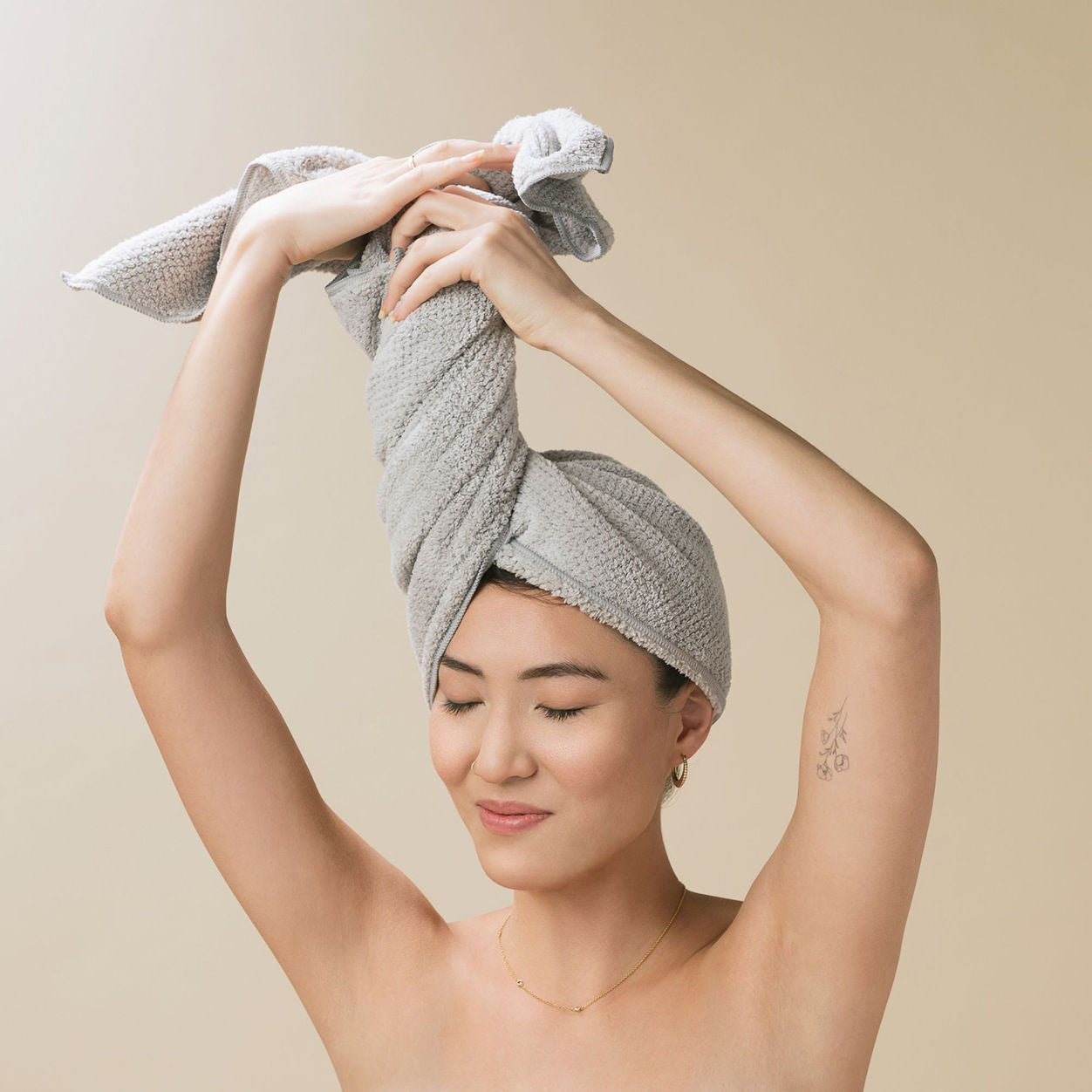 Model image of Volo Beauty Volo Hero Hair Towel Luna Gray Hero