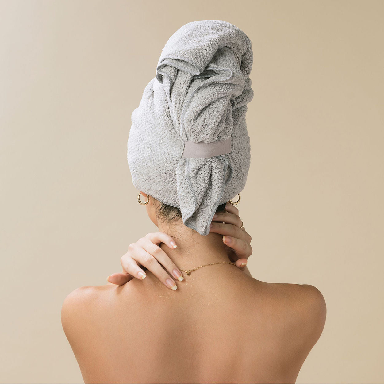 Model image of Volo Beauty Volo Hero Hair Towel Luna Gray Hero