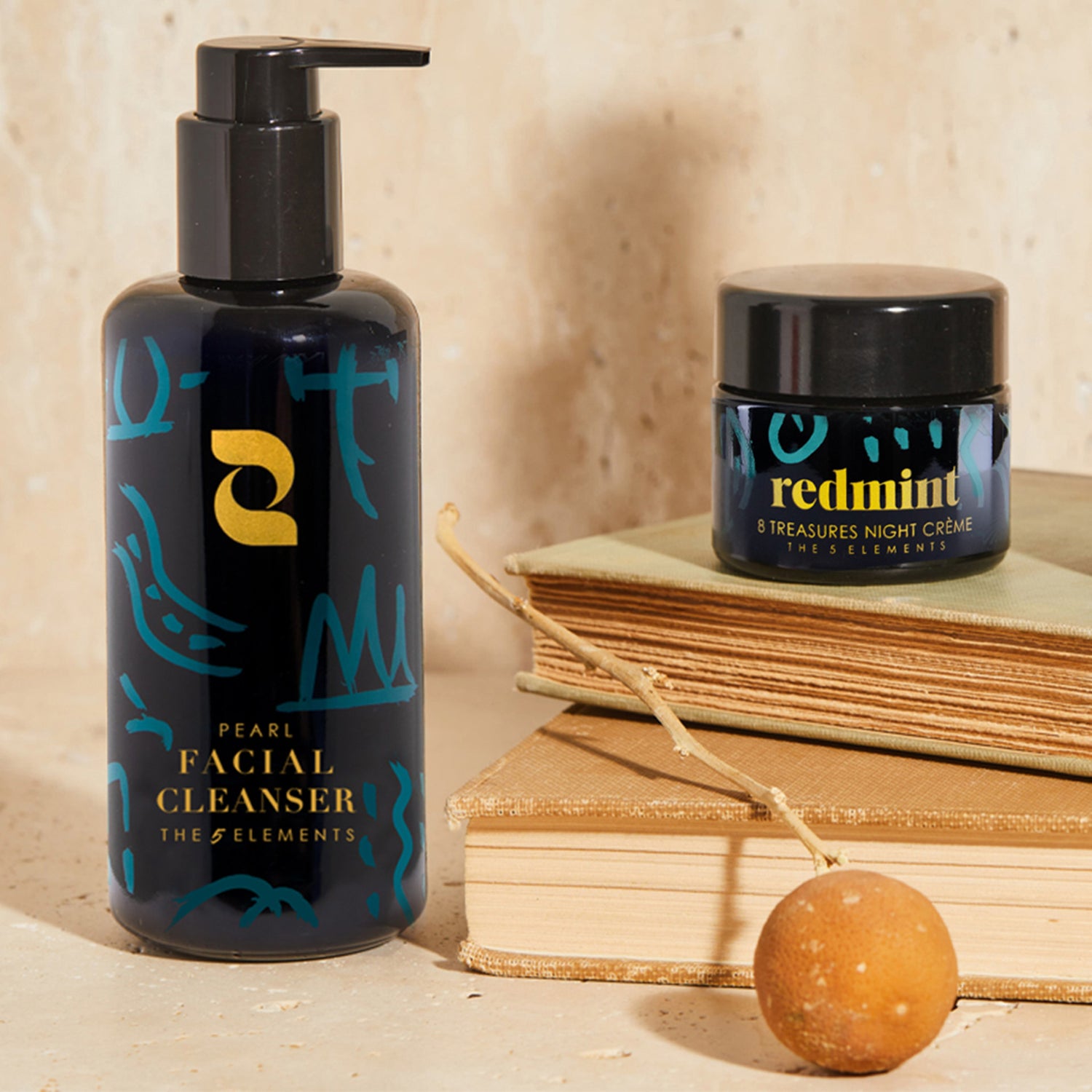 Redmint 8 Treasures Night Crème lifestyle image 2 .