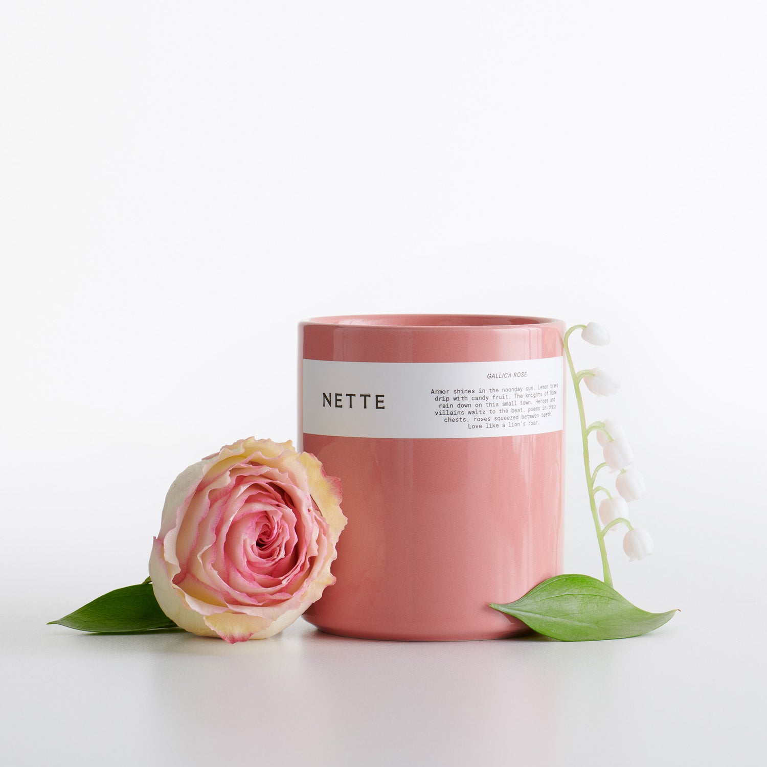 Lifestyle image of Nette Gallica Rose Candle