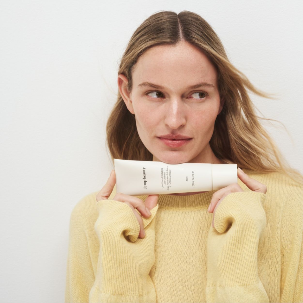 Model image of Goop Cloudberry Exfoliating Jelly Cleanser