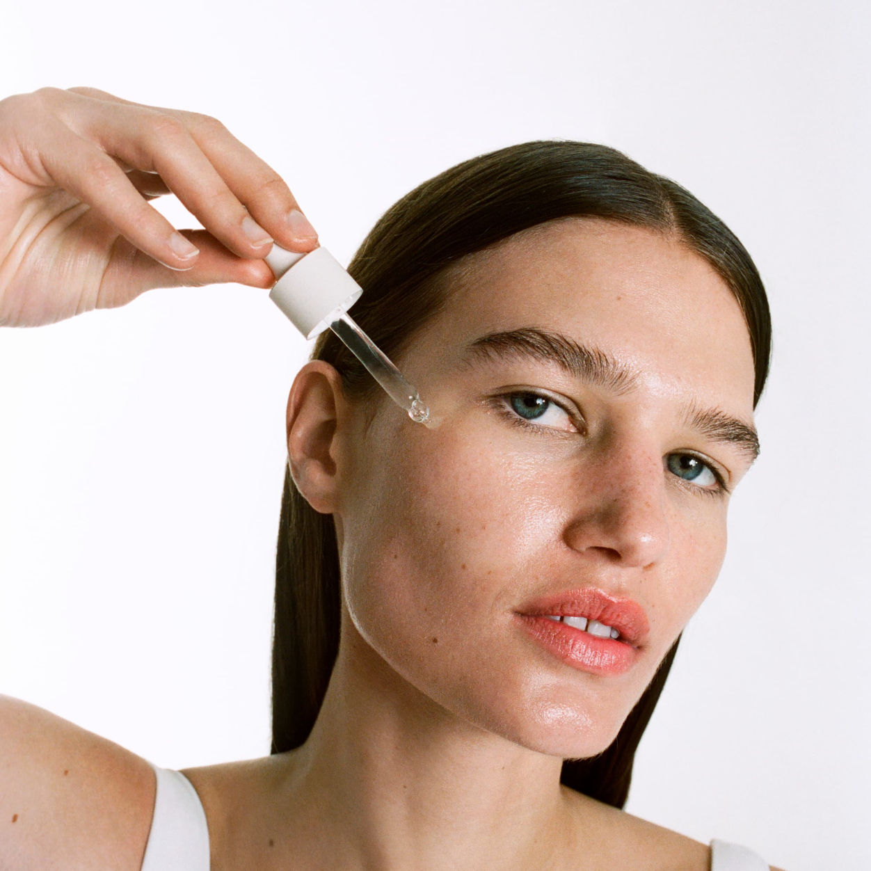 Model image of Goop Exosome Hydration Therapy Serum