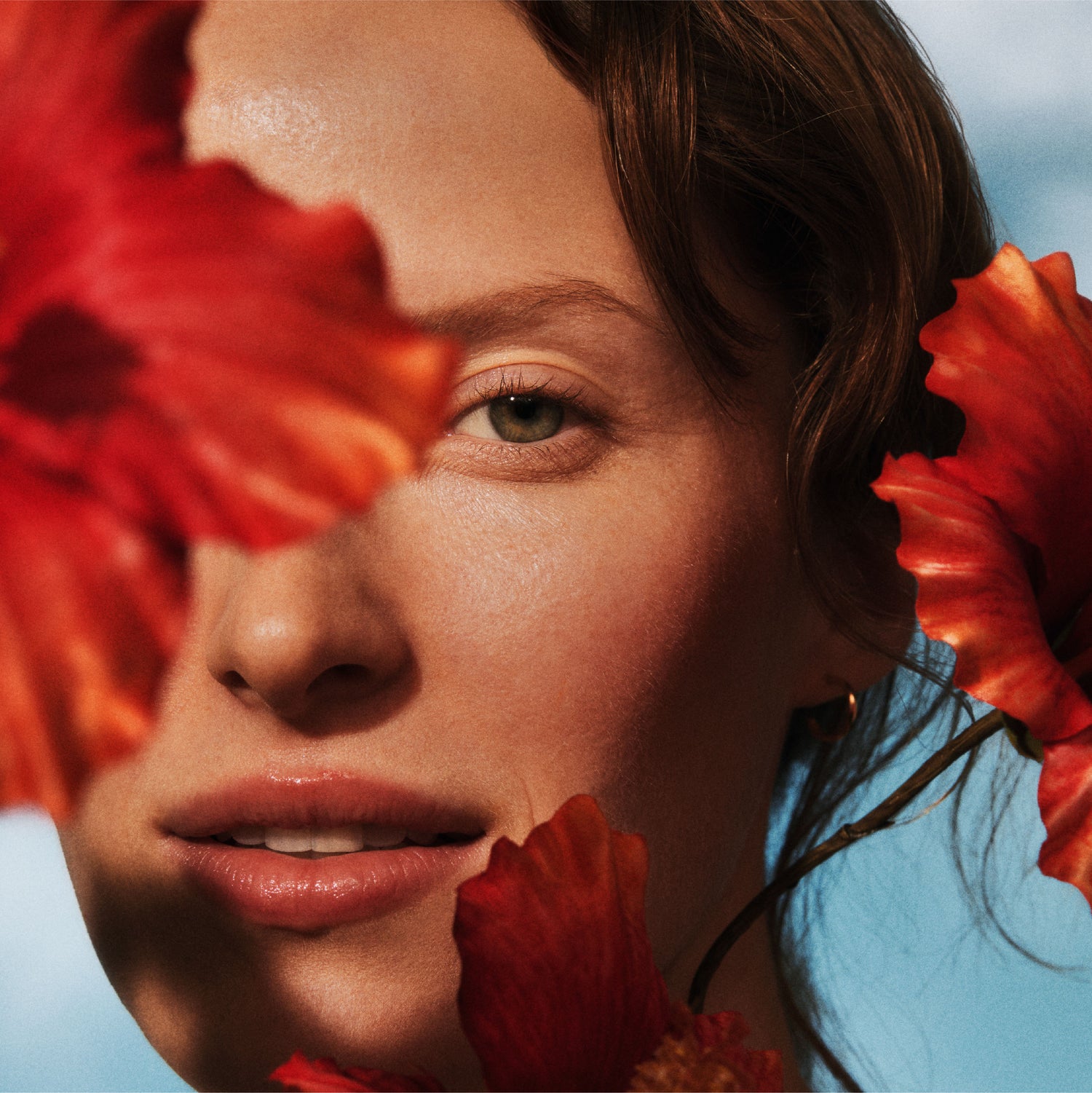 Model image of Irene Forte Hibiscus Serum With Myoxinol