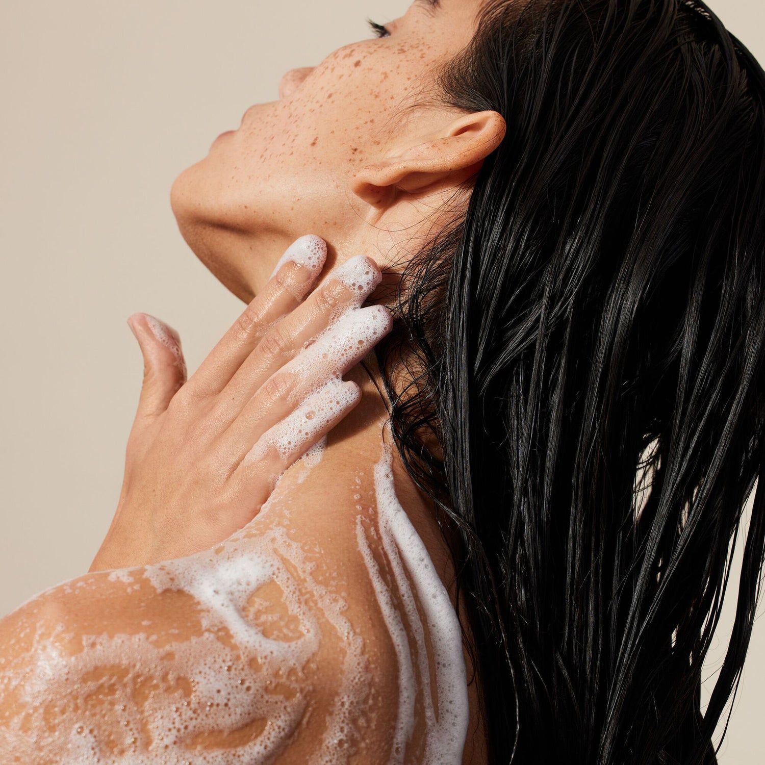 Model image of Alo Mega-C Body Wash