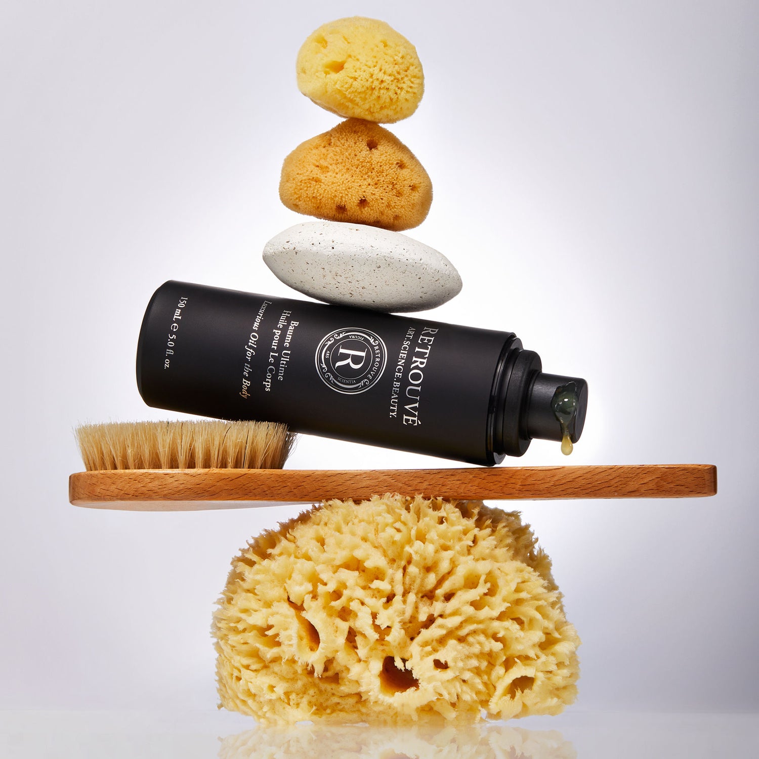 Lifestyle image of Retrouvé Baume Ultime Body Oil