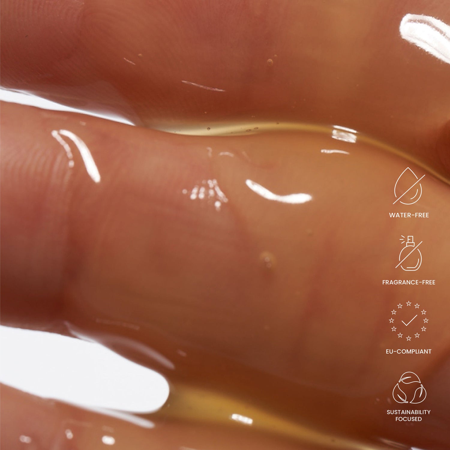 Lifestyle image of Retrouvé Baume Ultime Body Oil