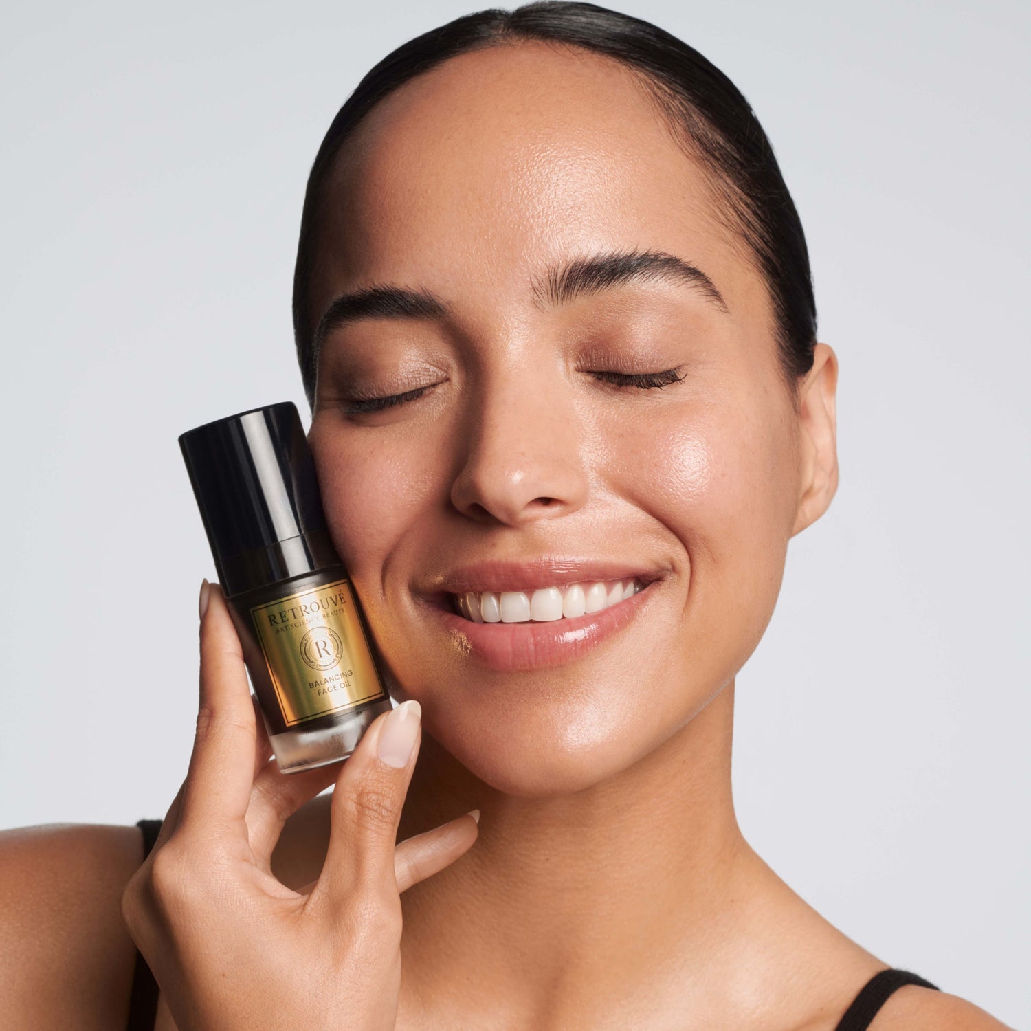 Model image of Retrouvé Balancing Face Oil