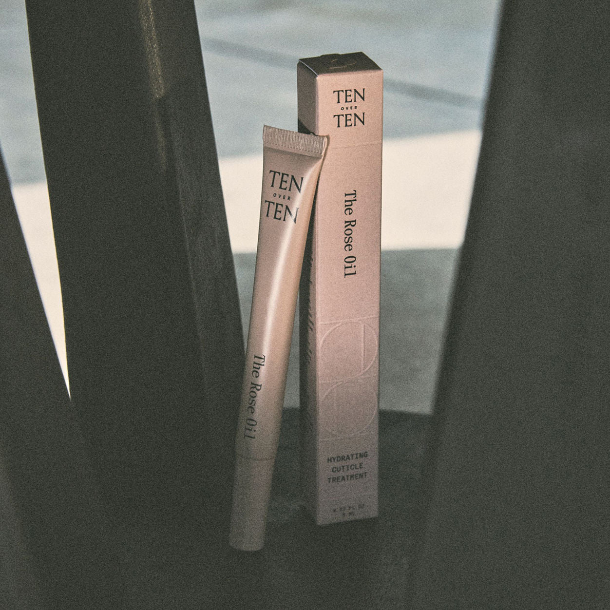 Lifestyle image of Tenoverten The Rose Oil