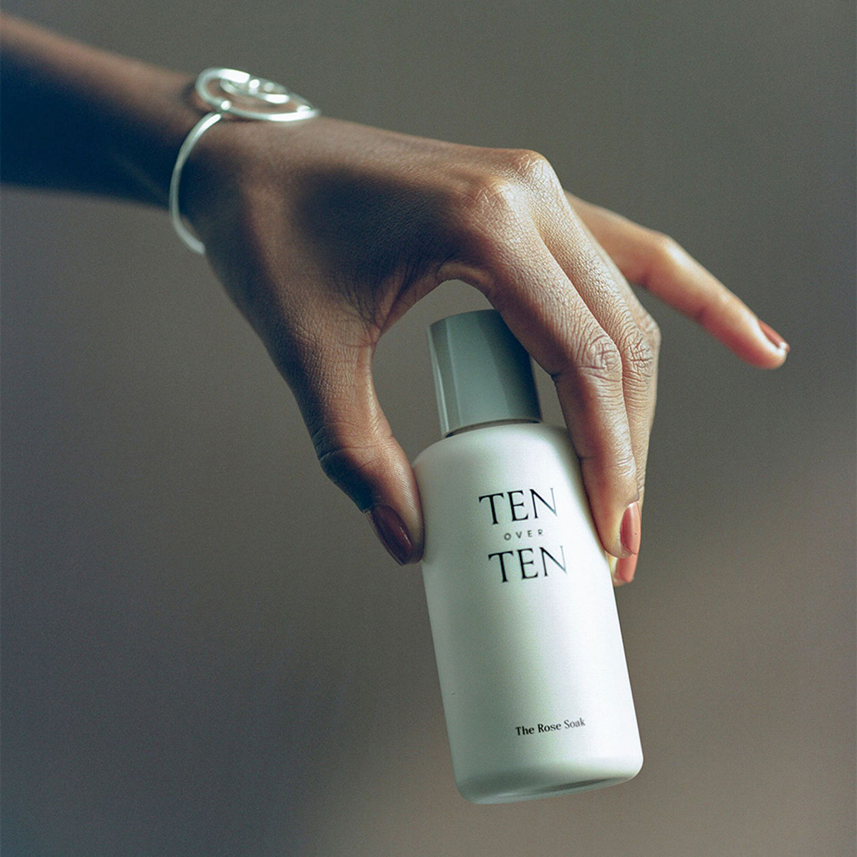 Lifestyle image of Tenoverten The Rose Soak