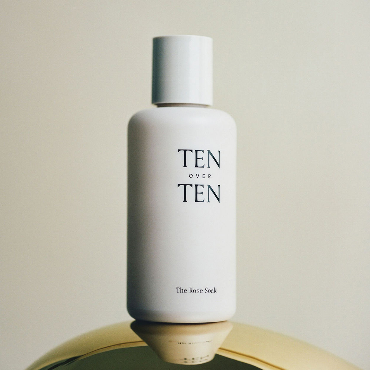 Lifestyle image of Tenoverten The Rose Soak