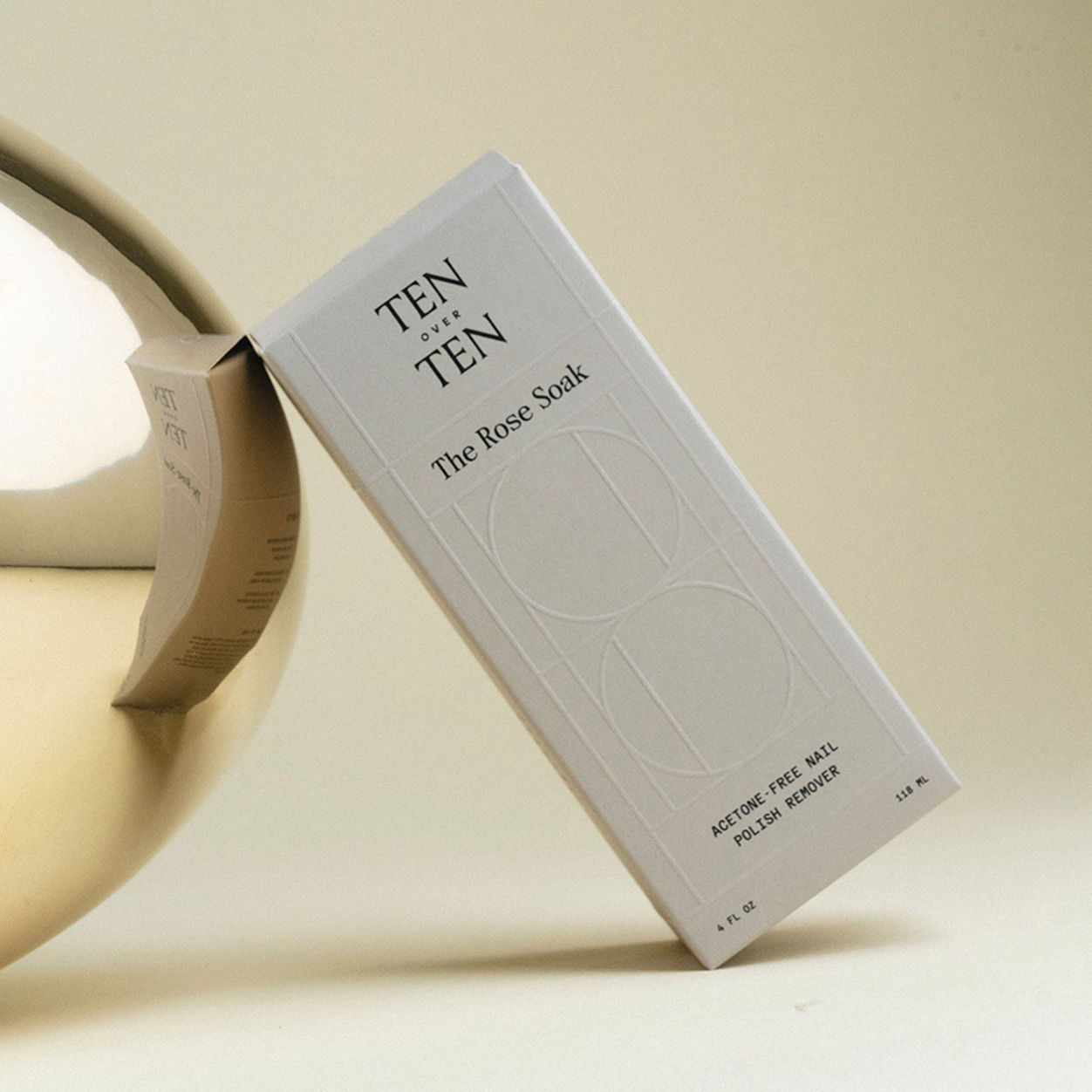 Lifestyle image of Tenoverten The Rose Soak