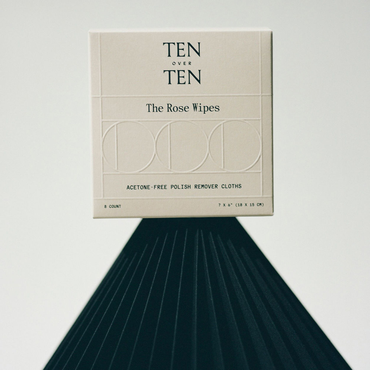 Lifestyle image of Tenoverten The Rose Wipes