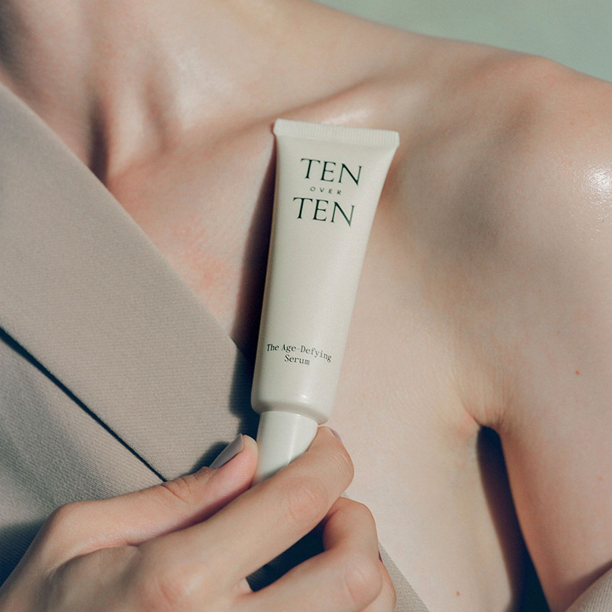 Lifestyle image of Tenoverten The Age-Defying Serum
