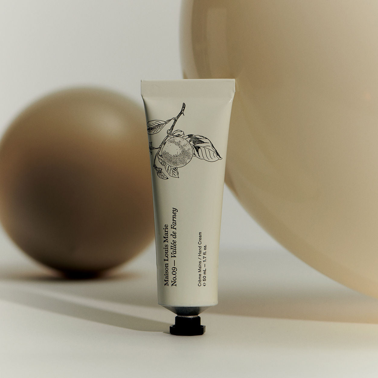 Lifestyle image of Maison Louis Marie No.09 Vallée de Farney Hand Crème