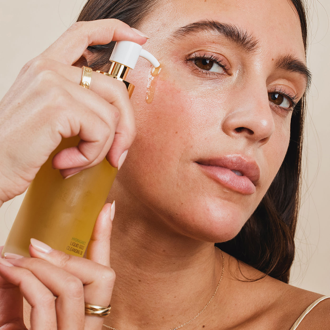 Model image of Ogee Liquid Gold Cleansing Oil