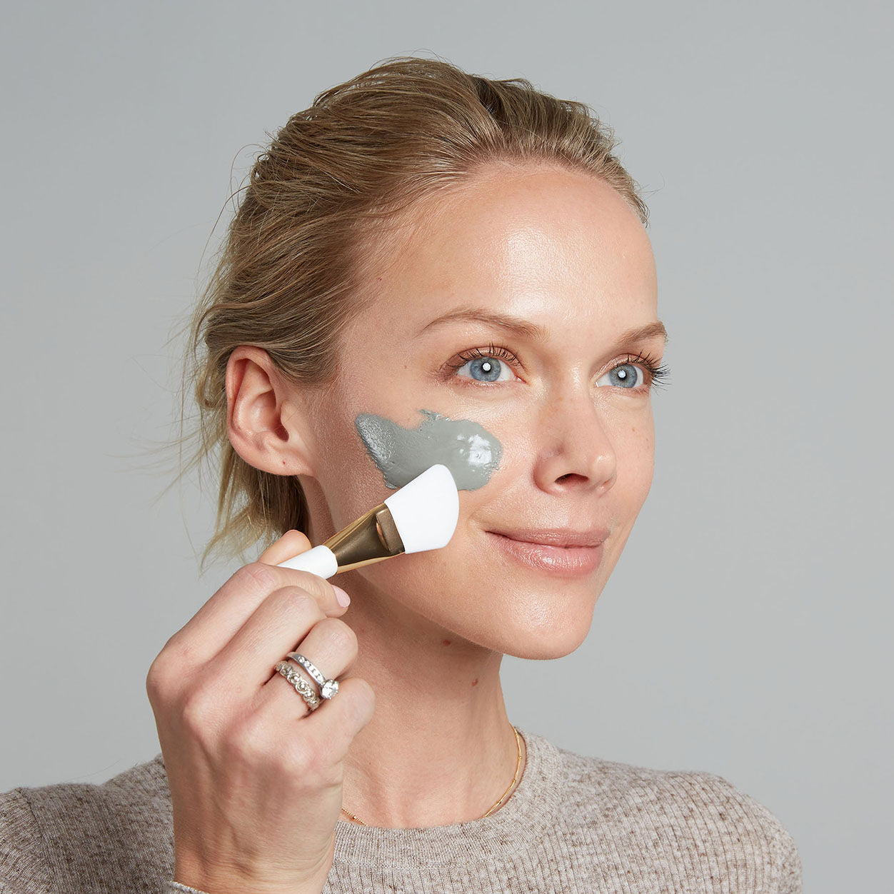 Model image of Ogee Glacial Clay Detox Mask