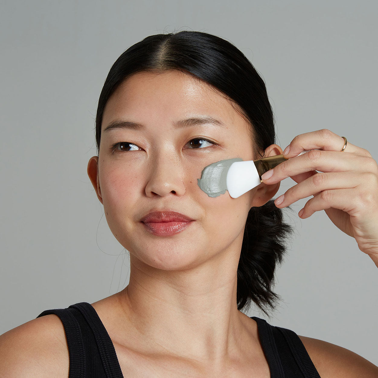 Model image of Ogee Glacial Clay Detox Mask