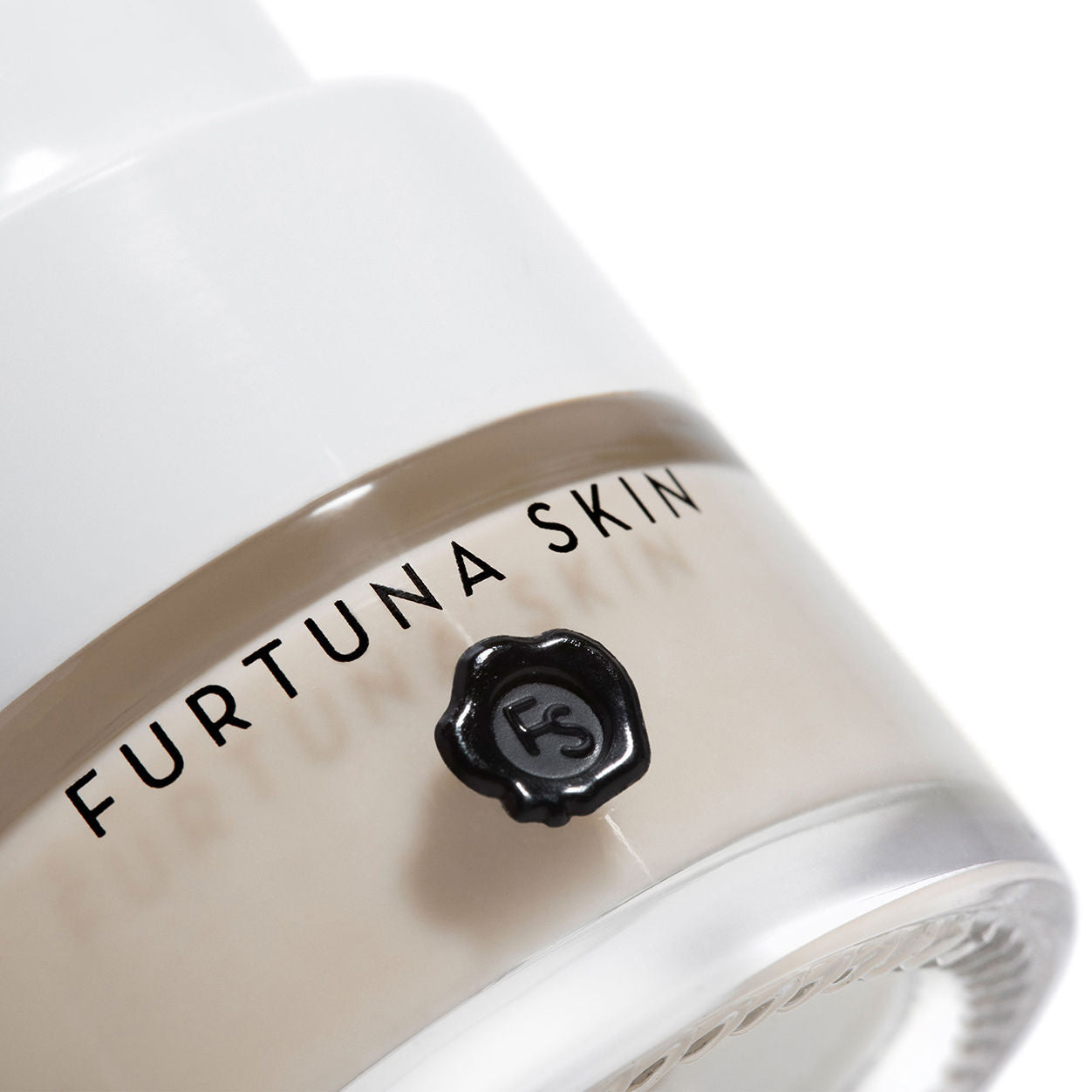 Lifestyle image of Furtuna Skin Visione Di Luce Eye Revitalizing Cream