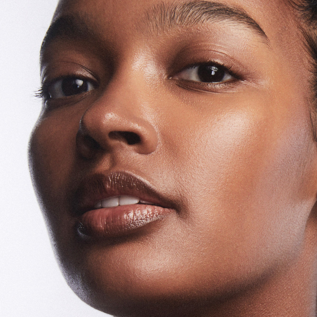Model image of Dr. Diamond’s Metacine Instafacial Plasma Bioactive Growth Factor Serum