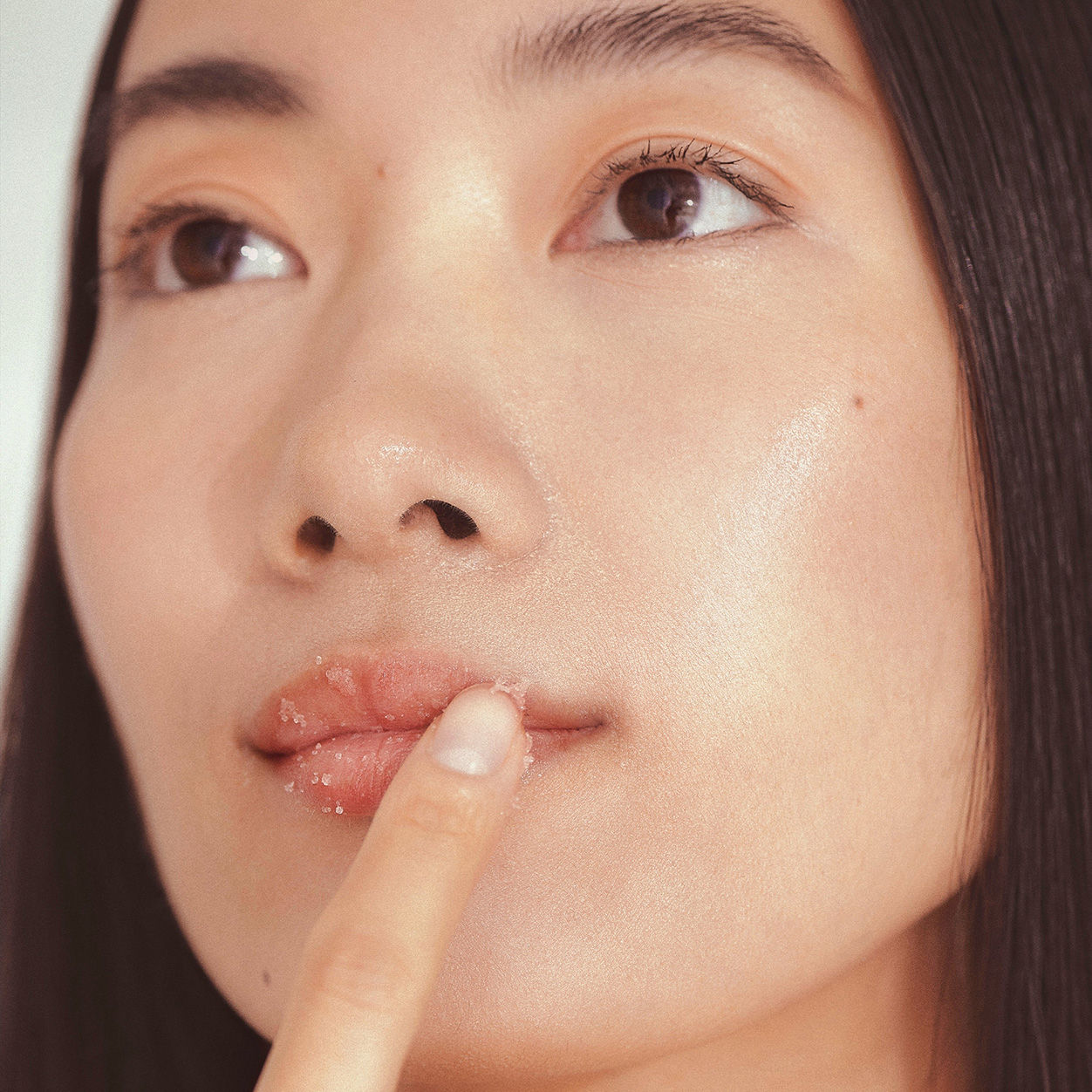 Model image of Henne Organics Rose Diamonds Lip Exfoliator