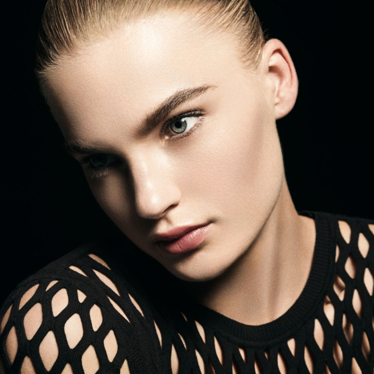 Model image of Hourglass Arch Brow Shaping Clear Gel