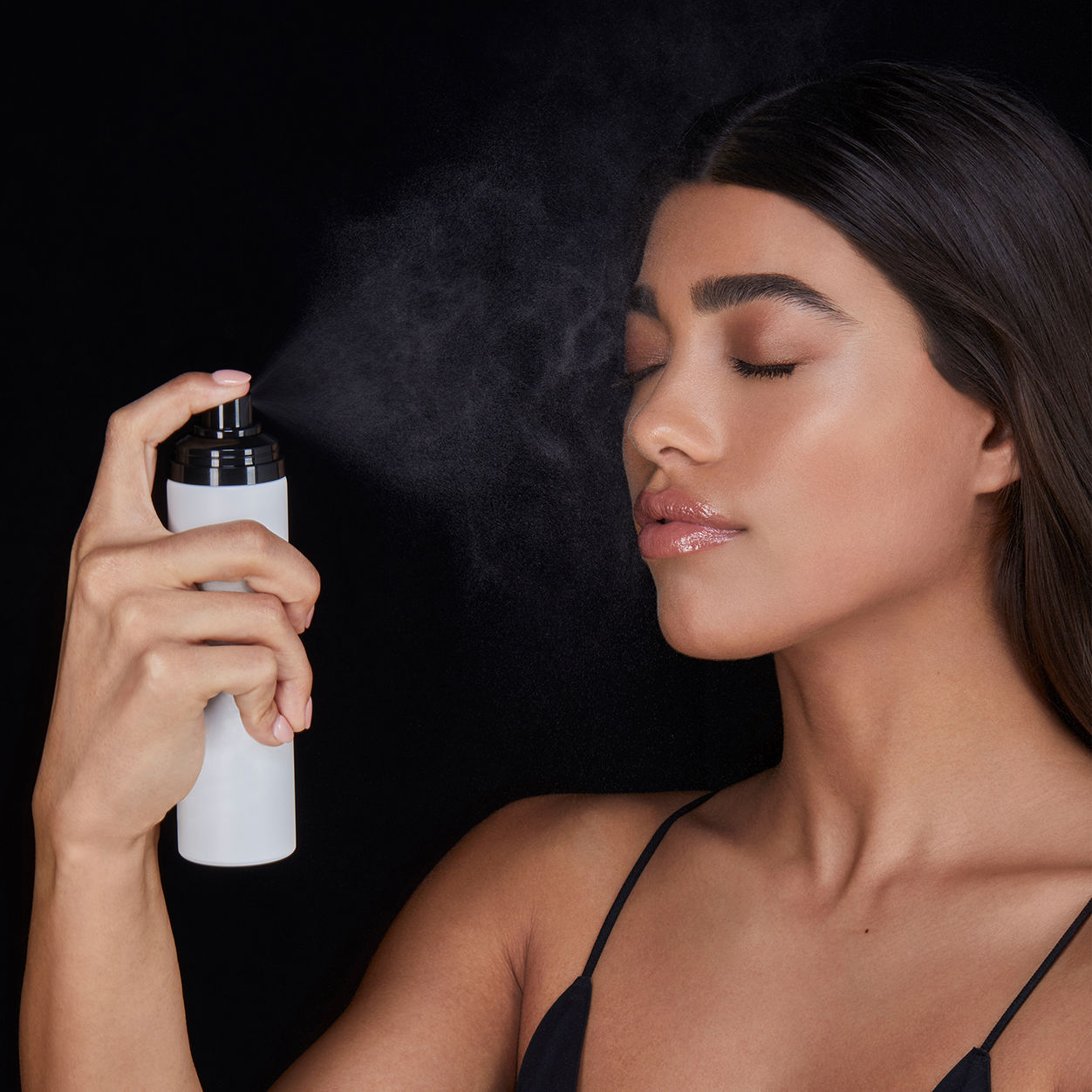 Model image of Hourglass Veil Soft Focus Setting Spray