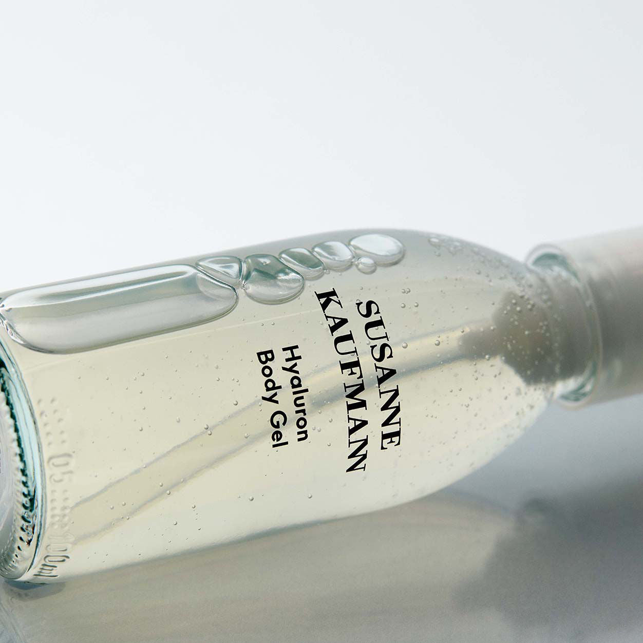 Lifestyle image of Susanne Kaufmann Hyaluron Body Gel