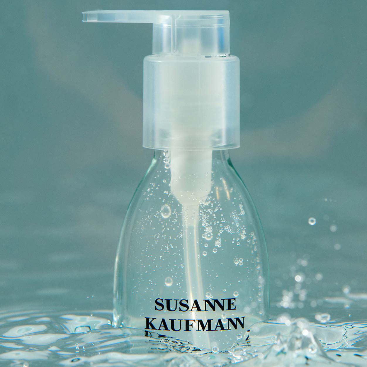 Lifestyle image of Susanne Kaufmann Hyaluron Body Gel