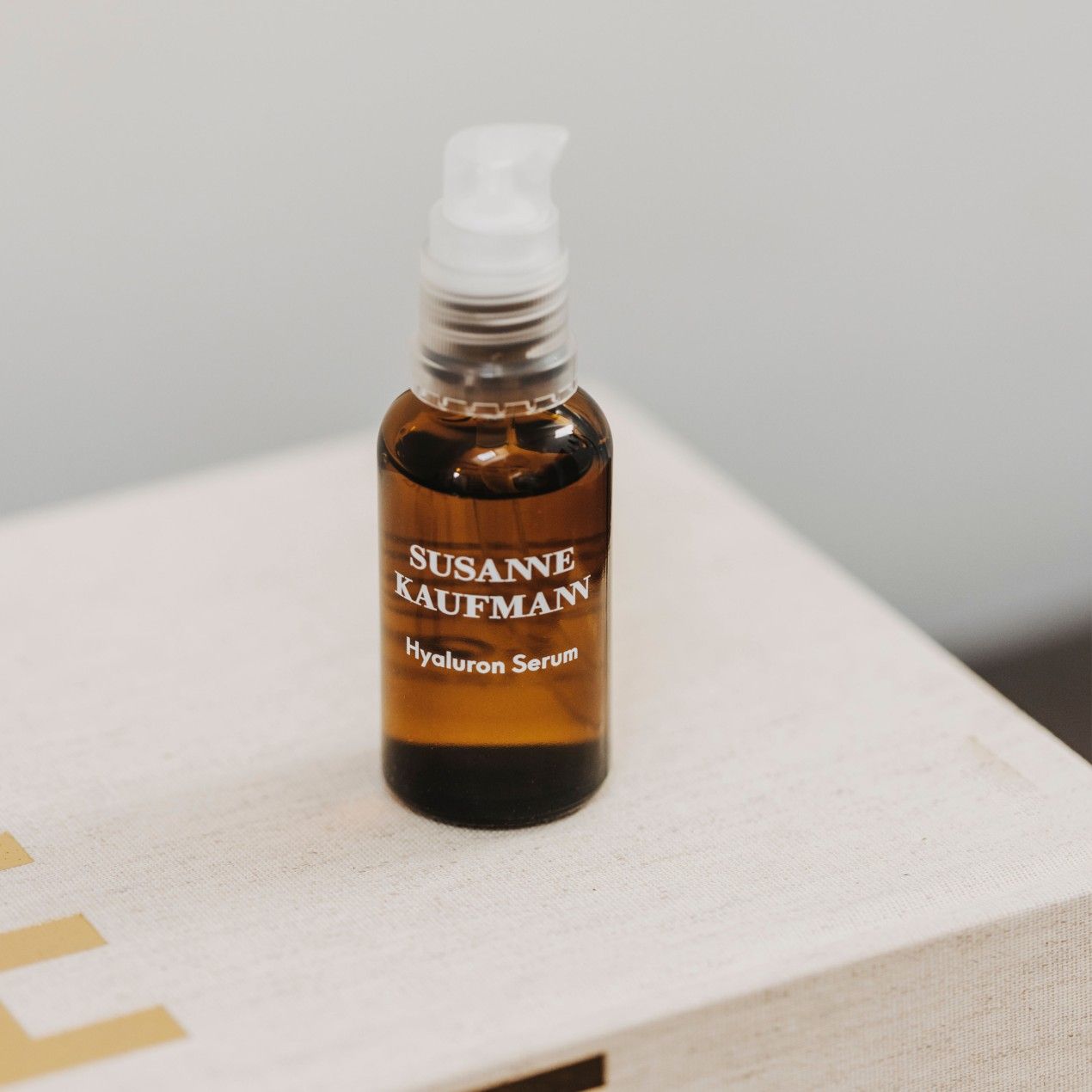 Lifestyle image of Susanne Kaufmann Hyaluron Serum
