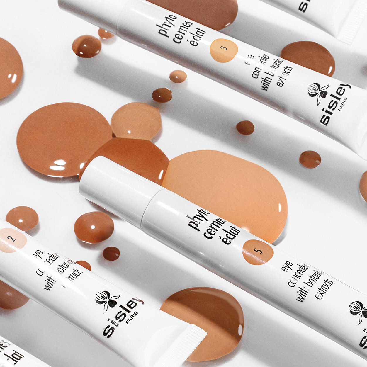 Lifestyle image of Sisley Paris Phyto-Cernes Eclat Eye Concealer variant: 1