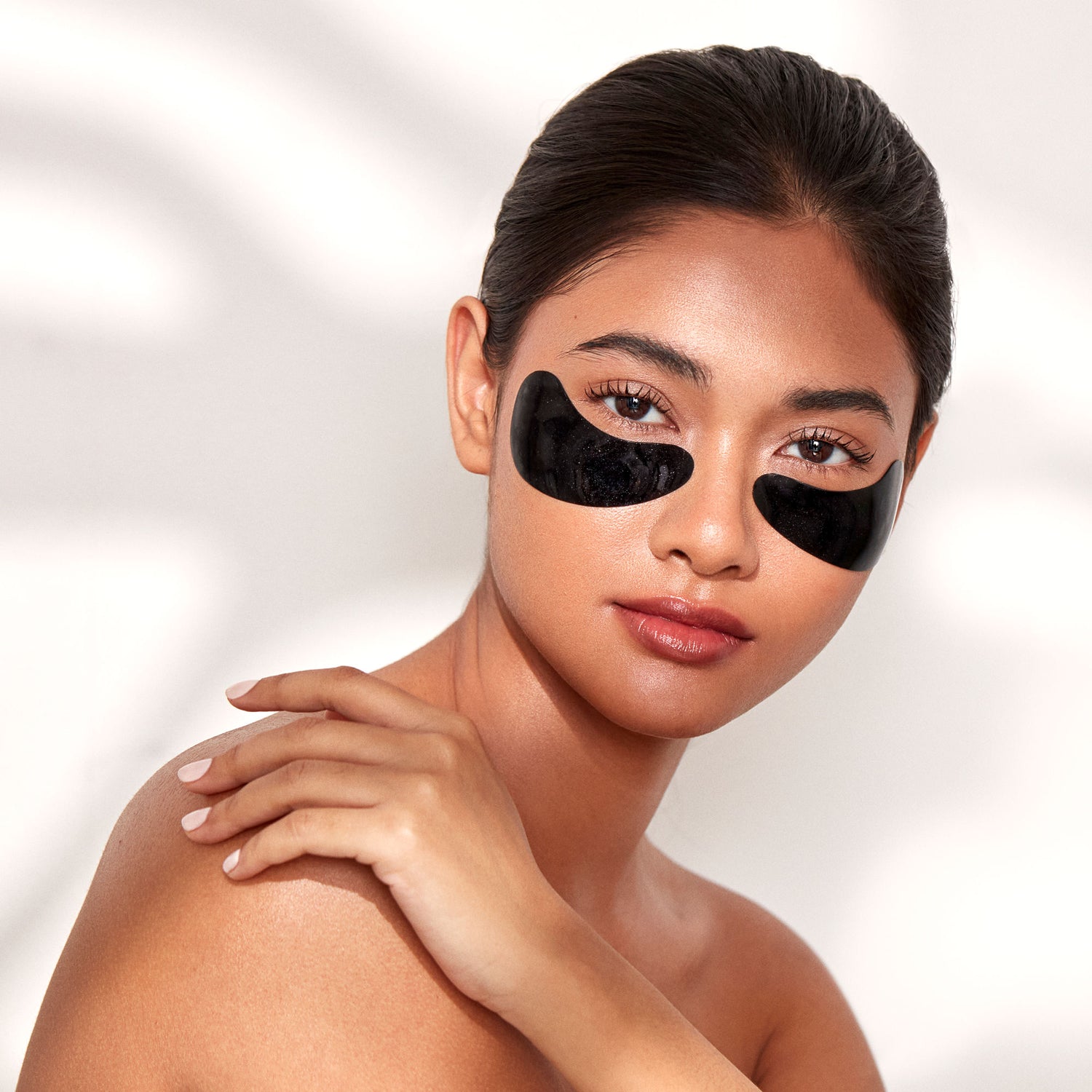 Model image of 111SKIN Celestial Black Diamond Eye Mask variant: 1 Treatment
