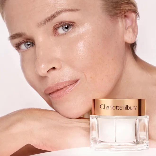 Model image of Charlotte Tilbury 1 oz variant: 1 oz