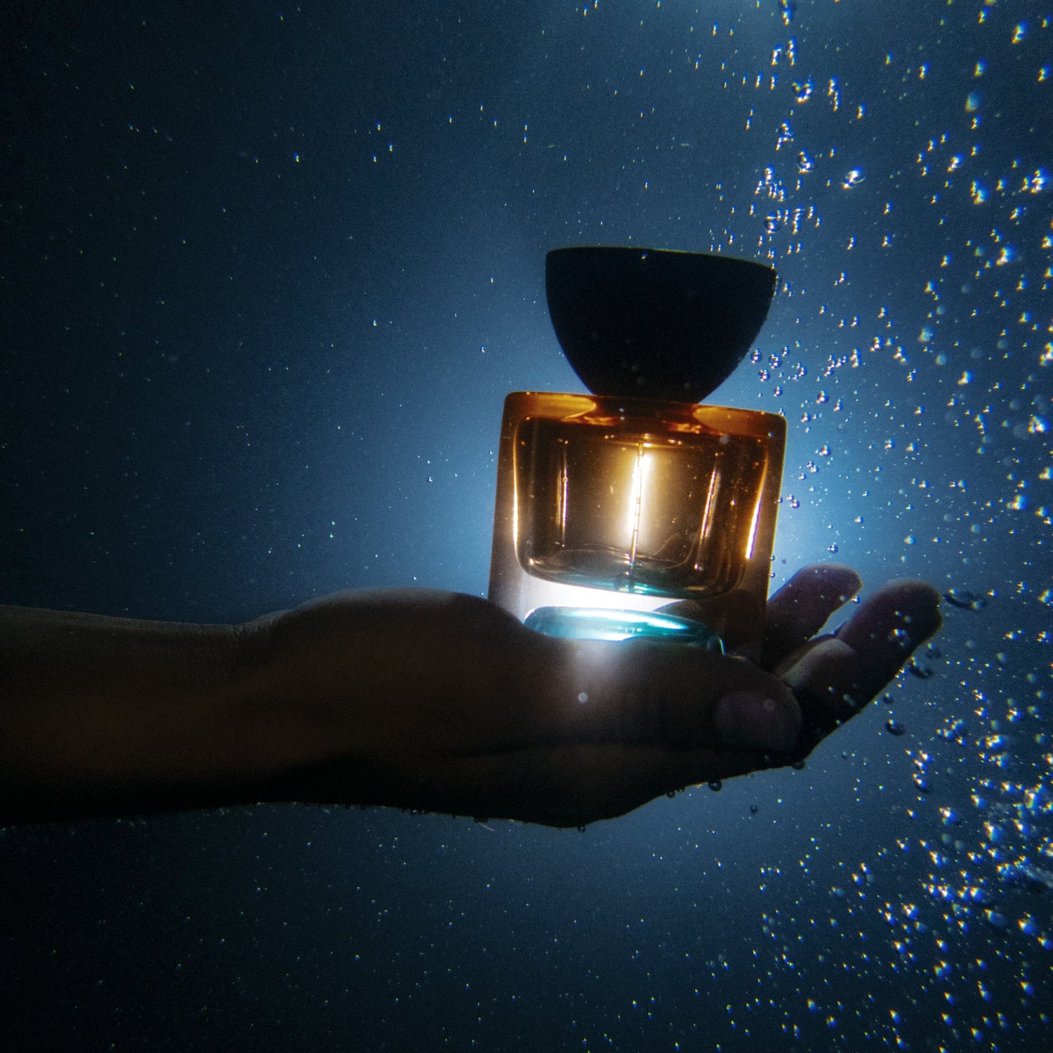 Model image of Vyrao Free 00 Eau de Parfum