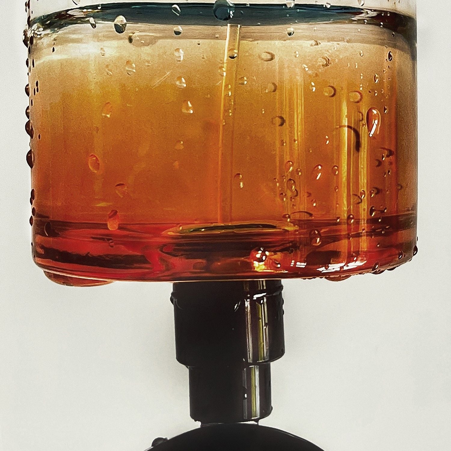 Lifestyle image of Vyrao Free 00 Eau de Parfum variant: 1.69 fl oz