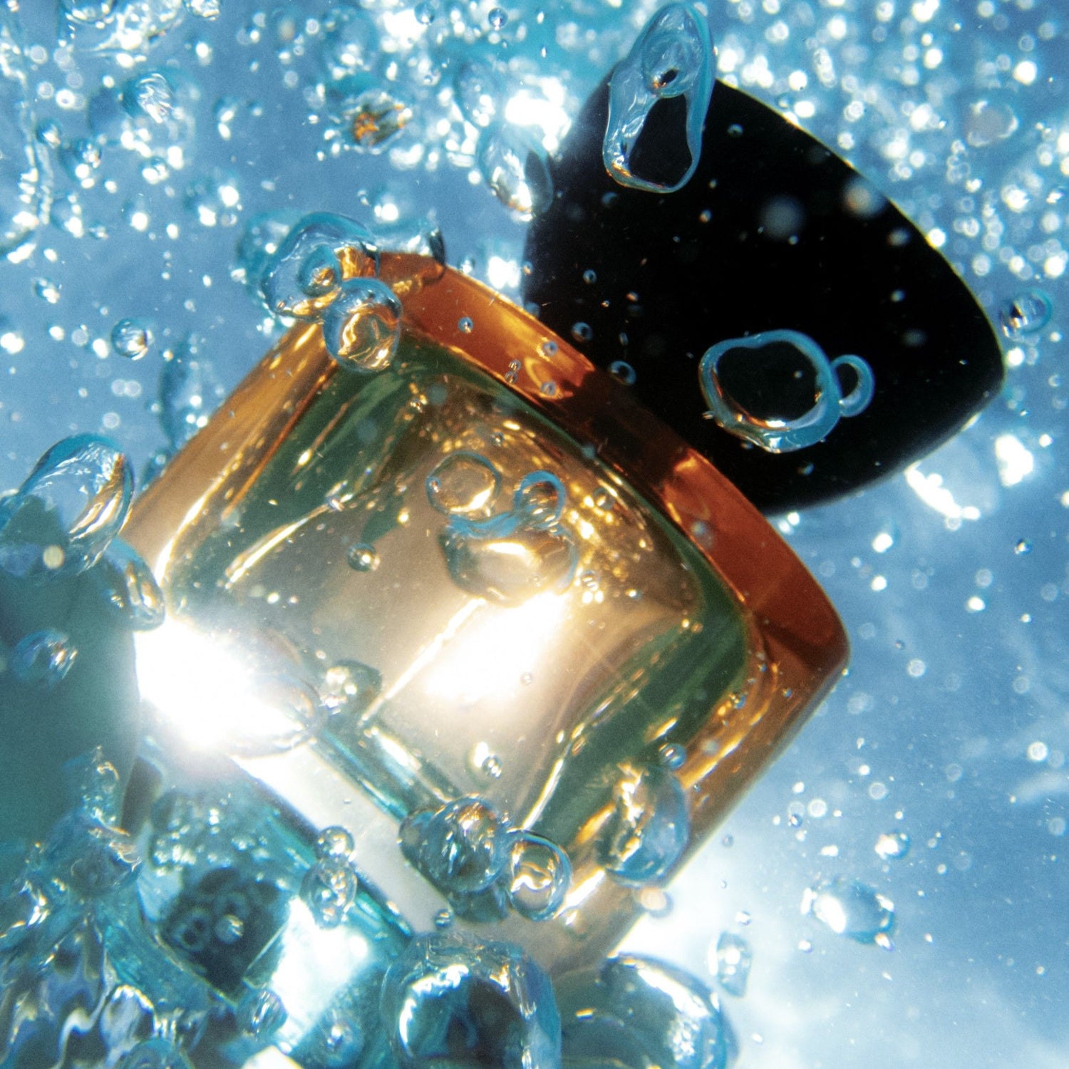 Lifestyle image of Vyrao Free 00 Eau de Parfum variant: 1.69 fl oz