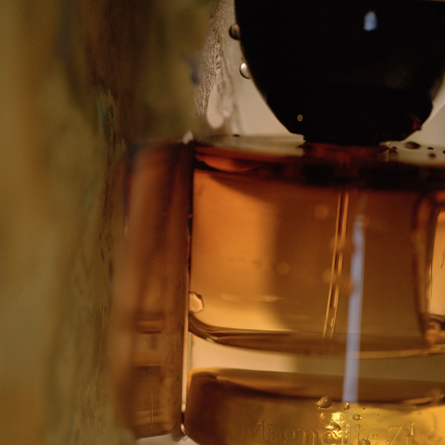 Lifestyle image of Vyrao Magnetic 70 Eau de Parfum variant: 1.69 fl oz