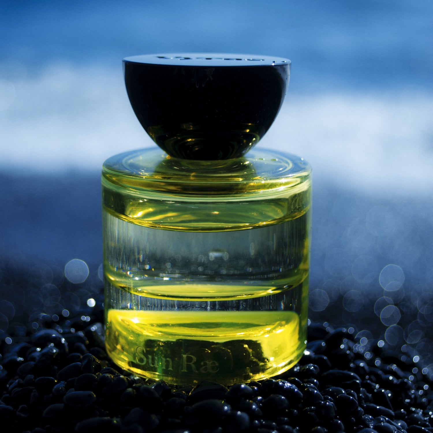 Lifestyle image of Vyrao SunRae Eau de Parfum variant: 1.69 fl oz