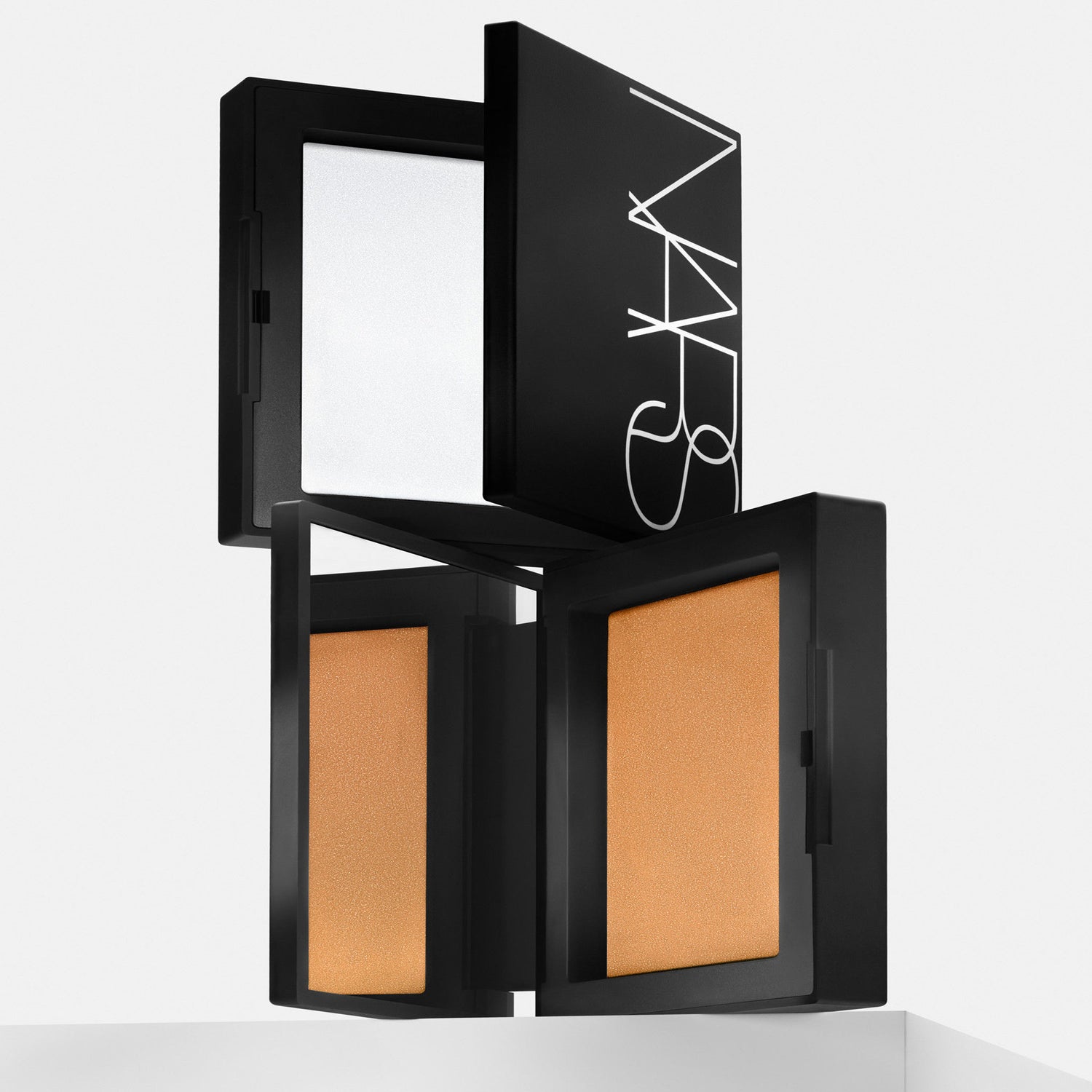 Lifestyle image of Nars Light Reflecting Pressed Setting Powder variant: Shore