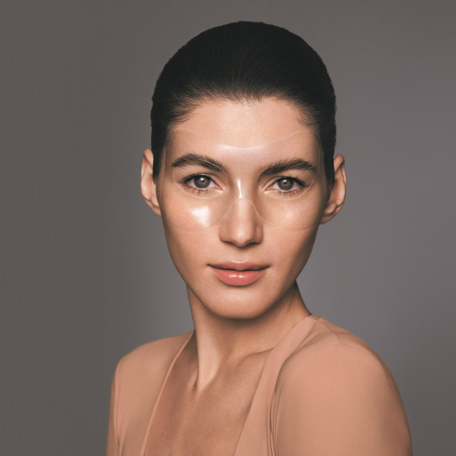 Model image of RéVive Masque Des Yeux Instant De-Puffing Gel Eye Mask variant: 6 Treatments