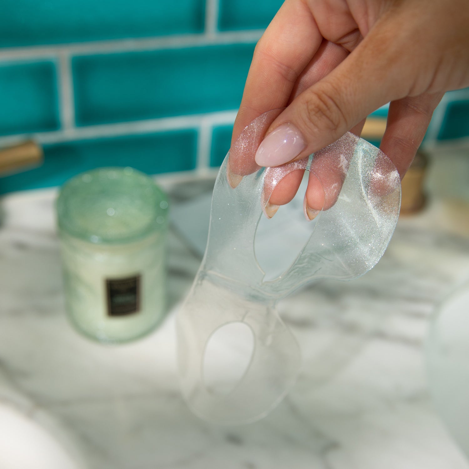 Lifestyle image of RéVive Masque Des Yeux Instant De-Puffing Gel Eye Mask variant: 6 Treatments