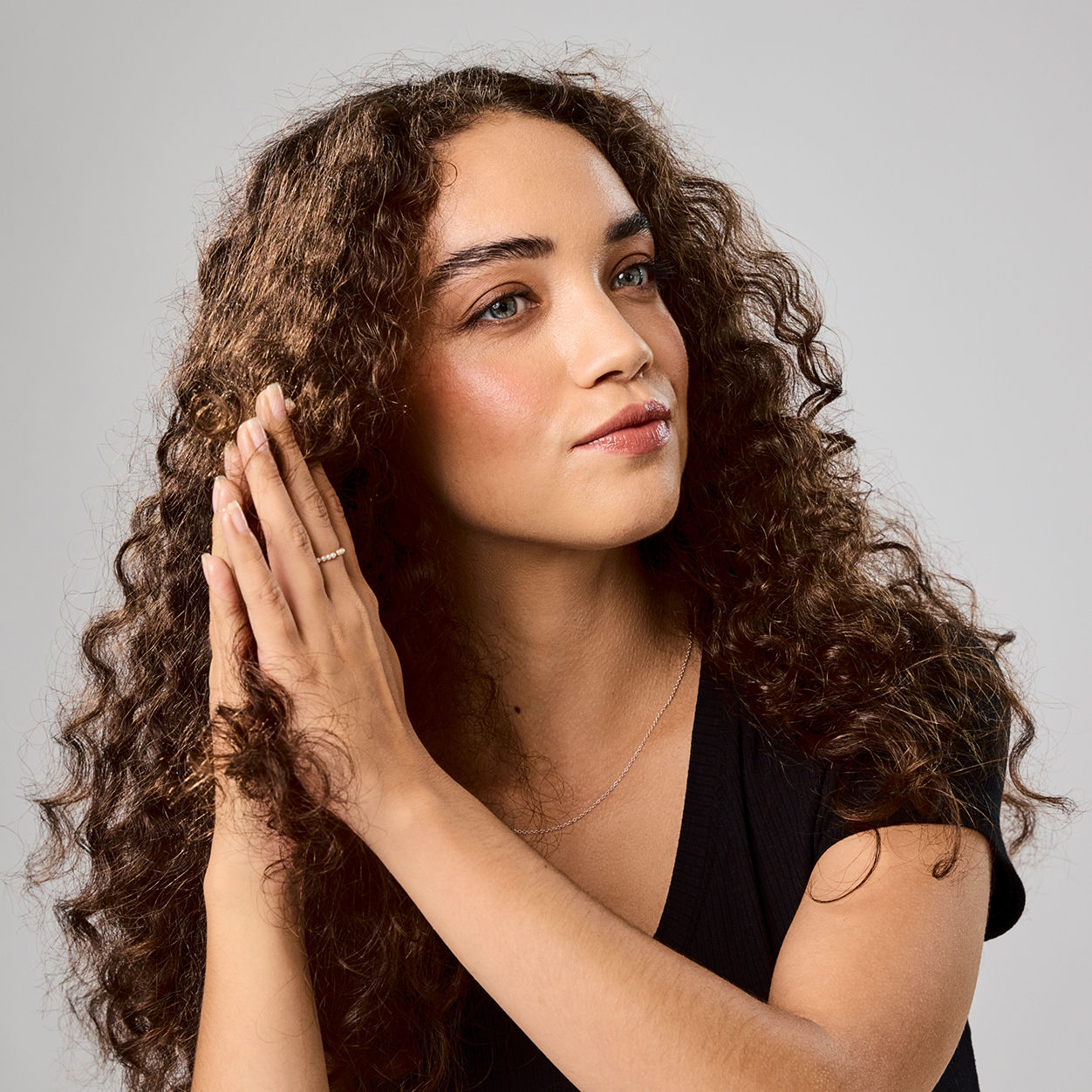 Model image of Bumble and Bumble Hairdresser's Invisible Oil variant: 0.8 fl oz