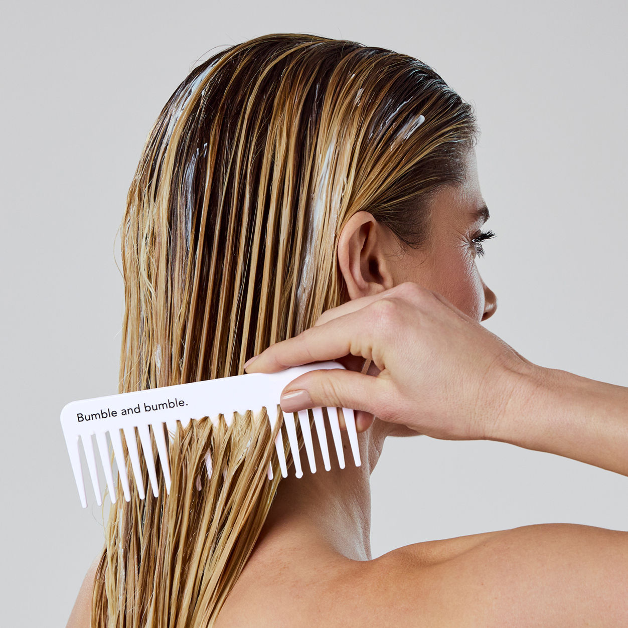 Model image of Bumble and Bumble Hairdresser's Invisible Oil Conditioner