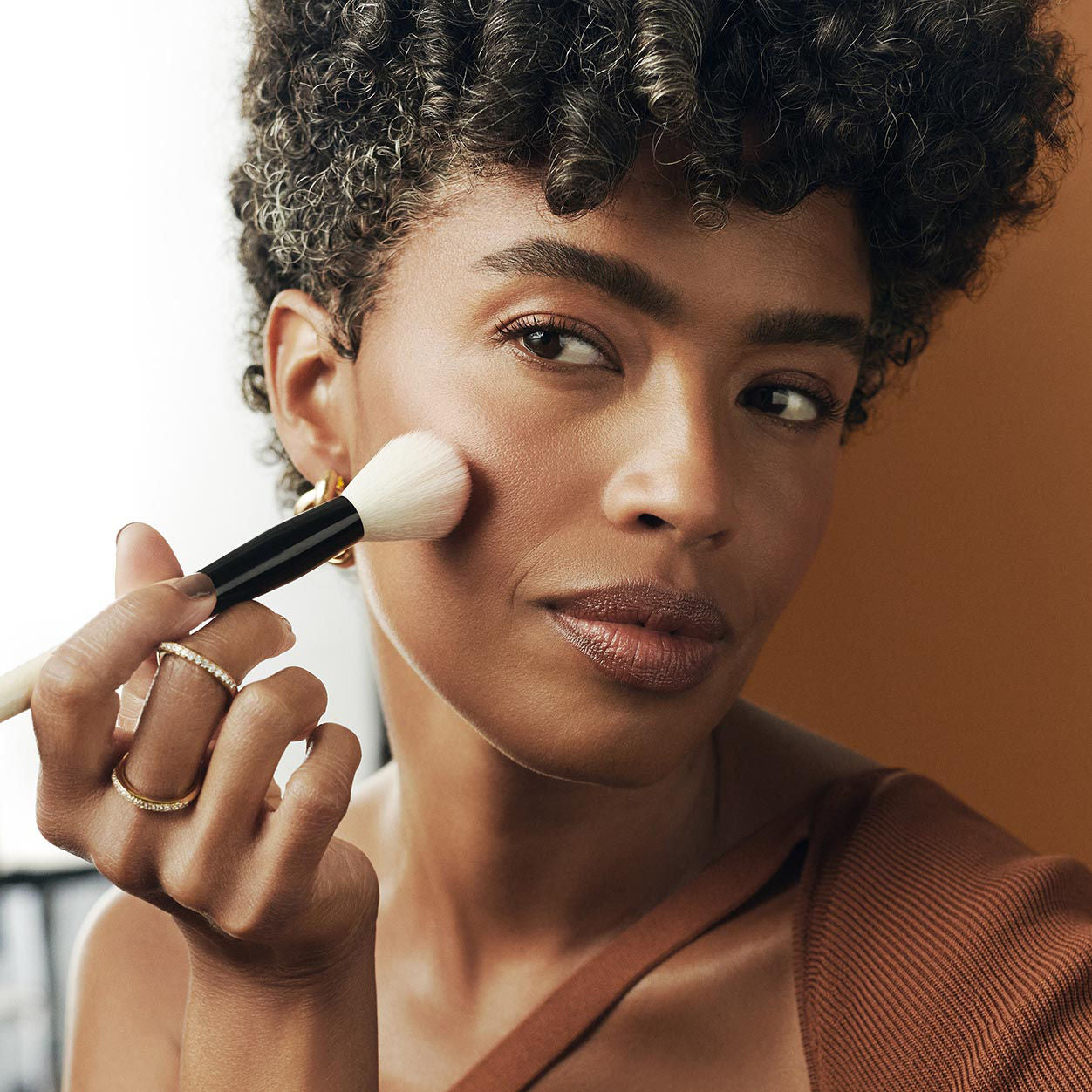 Lifestyle image of Bobbi Brown Blush variant: Daybreak