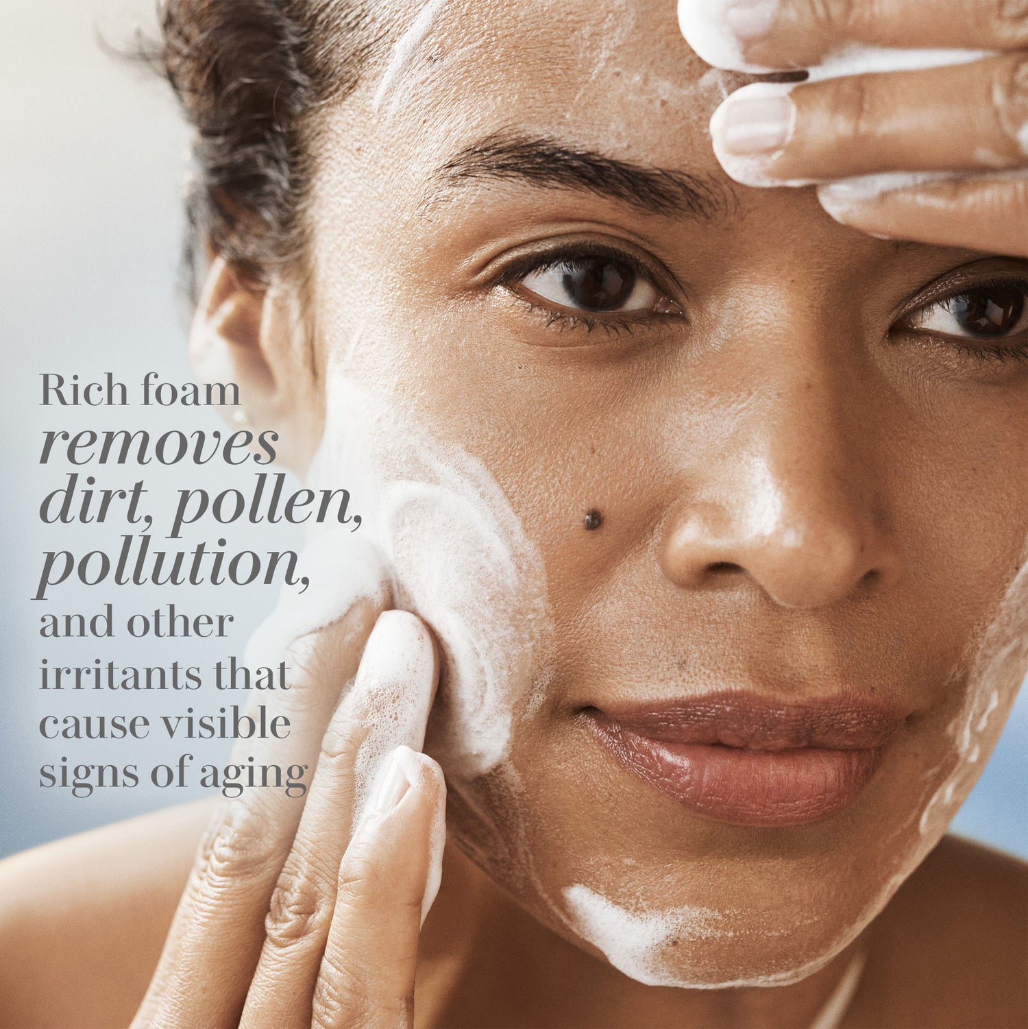 Model image of La Mer The Essence Foaming Cleanser variant: 1 oz