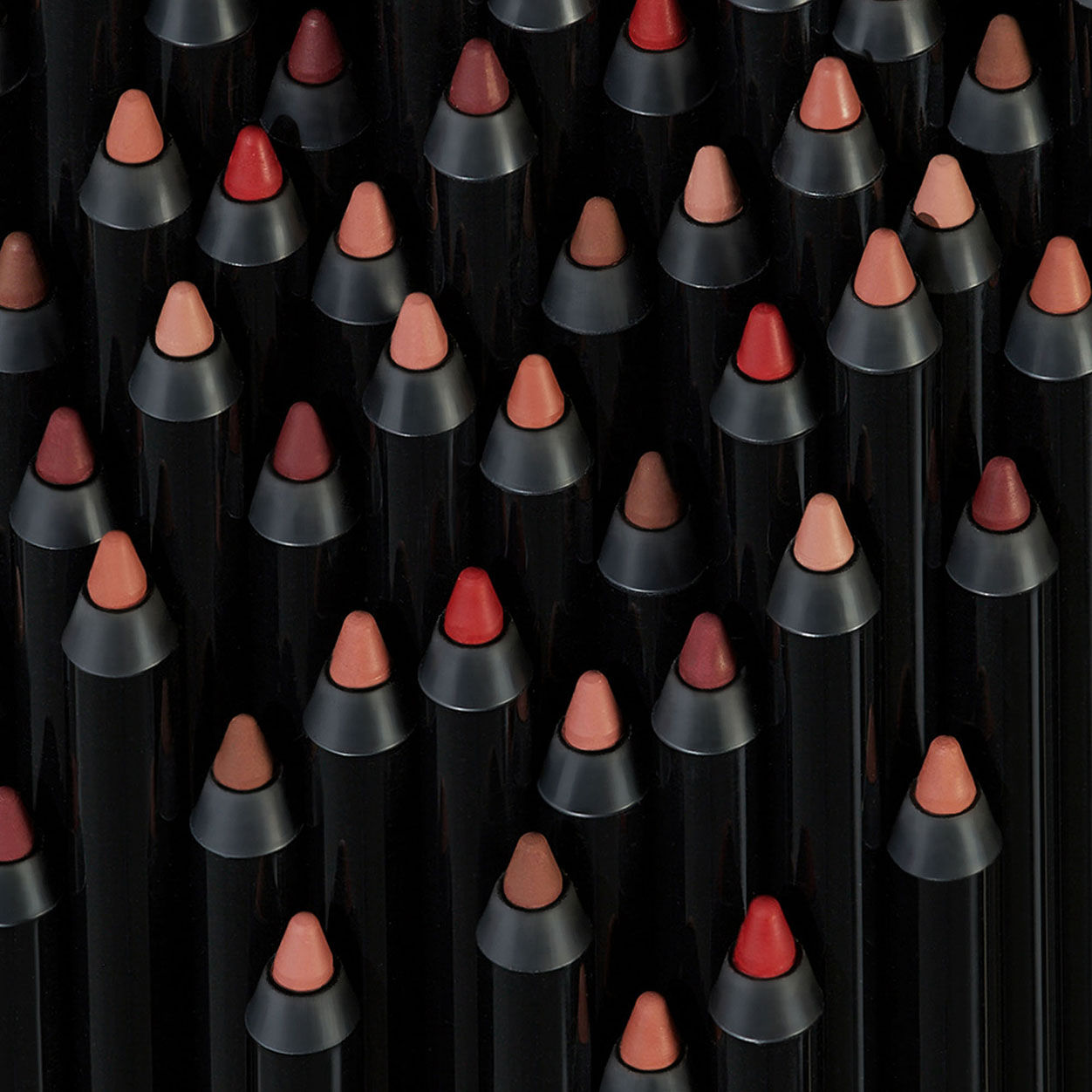 Lifestyle image of Hourglass Shape and Sculpt Lip Liner variant: Silhouette 6